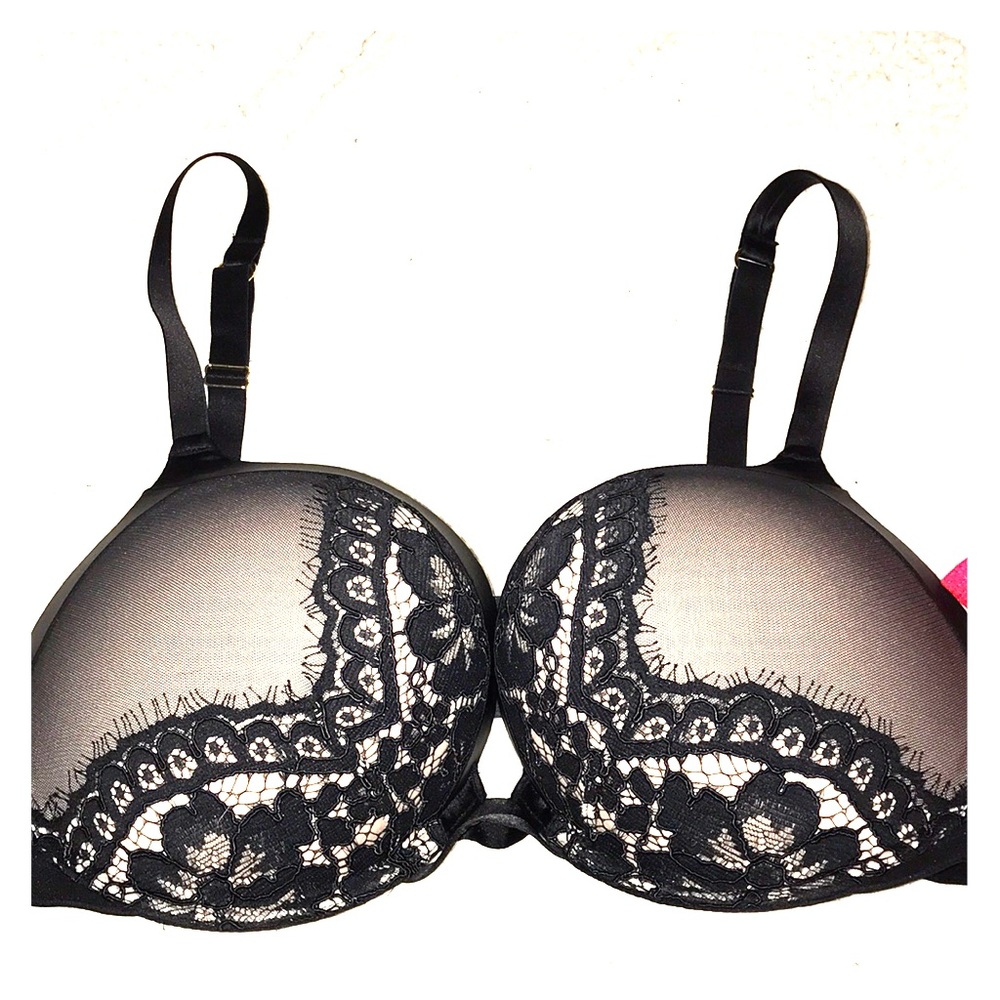 Victoria’s Secret 38 D bombshell bra!